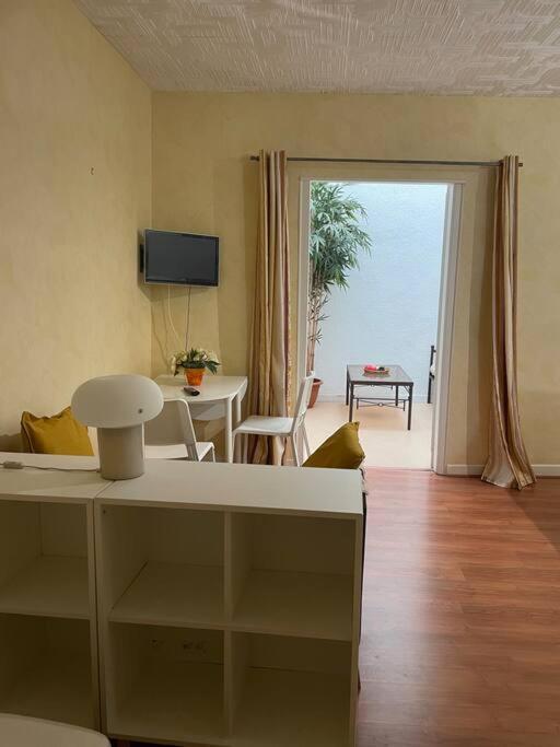Studio N•2 Avec Patio En Plein Coeur De La Ville Bagnères-de-Bigorre Eksteriør bilde