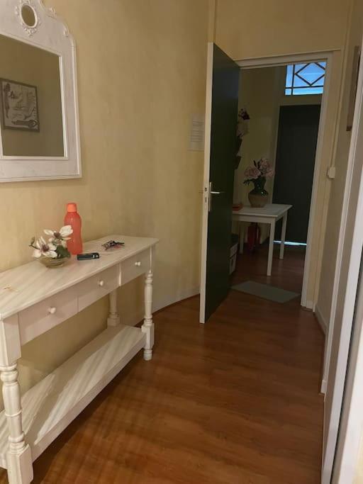 Studio N•2 Avec Patio En Plein Coeur De La Ville Bagnères-de-Bigorre Eksteriør bilde